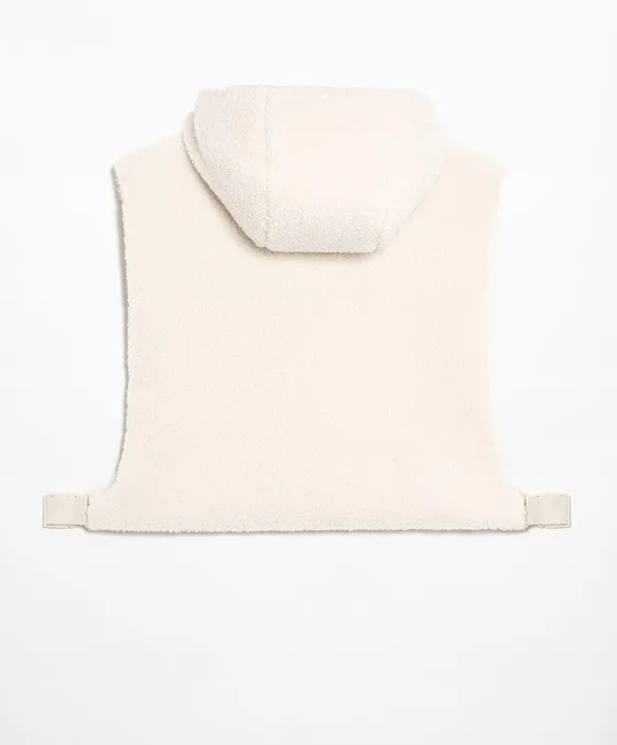 Жилет из искусственной овчины с капюшоном