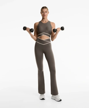 PERFECT-ADAPT CROSSOVER V-CUT WAIST FLARE TROUSERS- Заказать в России