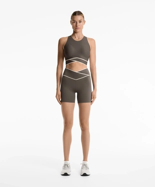 PERFECT-ADAPT CROSSOVER V-CUT WAIST 10CM HOT PANTS- Заказать в России