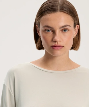 LONG SLEEVE T-SHIRT WITH BACK PLEAT IN A MODAL BLEND- Заказать в России
