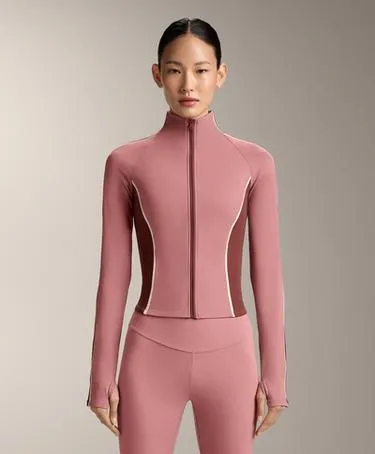 Легкая и теплая высокотехнологичная куртка