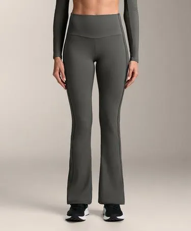 Брюки-клеш COMFORTLUX с высокой посадкой и боковыми вставками- Заказать в России