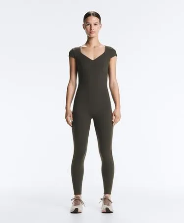 Длинный комбинезон EVERMOVE с коротким рукавом