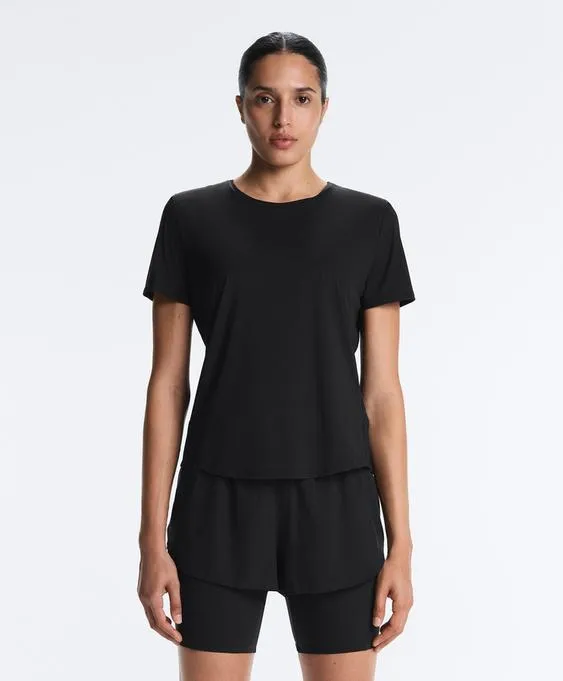 Футболка из технологичной ткани с короткими рукавами- Заказать в России