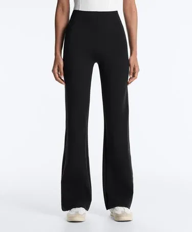 Расклешенные брюки с высокой посадкой и эффектом неопрена