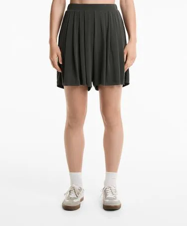 Плиссированные бермуды на резинке с модалом