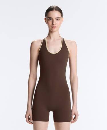 OYSHO Комбинезон COMFORTLUX с контрастными шортами купить с доставкой.