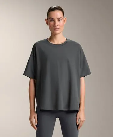 Свободная футболка с короткими рукавами из хлопкового смесового материала