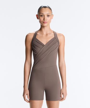 OYSHO Комбинезон COMFORTLUX с перекрестным лифом и короткими шортами