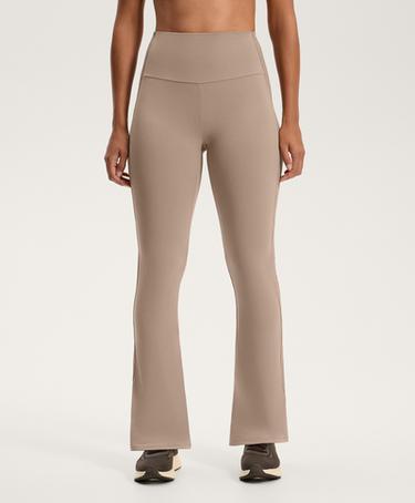 OYSHO Брюки со средней посадкой из мягкого ребристого материала с широкими штанинами купить с доставкой.