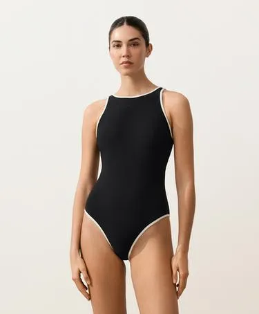 Купальник халтер с контрастной окантовкой