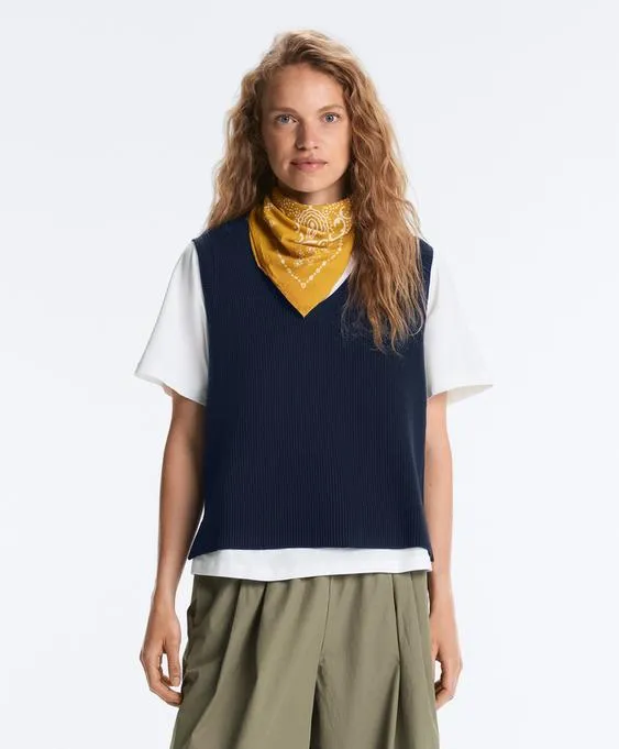 Вязаный жилет с V-образным вырезом- Заказать в России