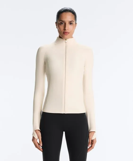 Легкая и теплая высокотехнологичная куртка с отстрочкой