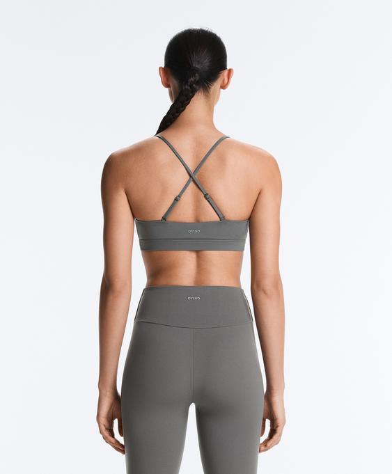 OYSHO Спортивный топ с перекрещивающимися лямками COMFORTLUX с легкой поддержкой