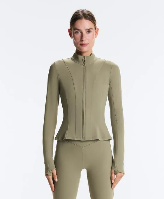 Техническая куртка Evermove с баской- Заказать в России