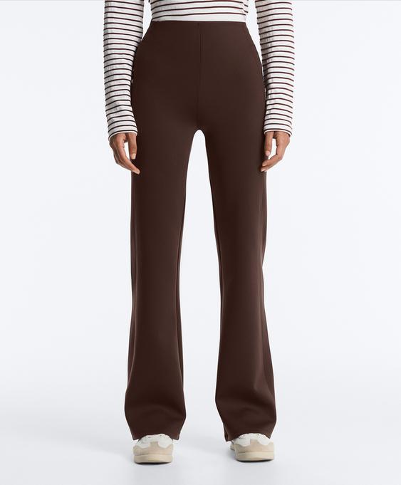 OYSHO Расклешенные брюки с высокой посадкой и эффектом неопрена купить с доставкой.