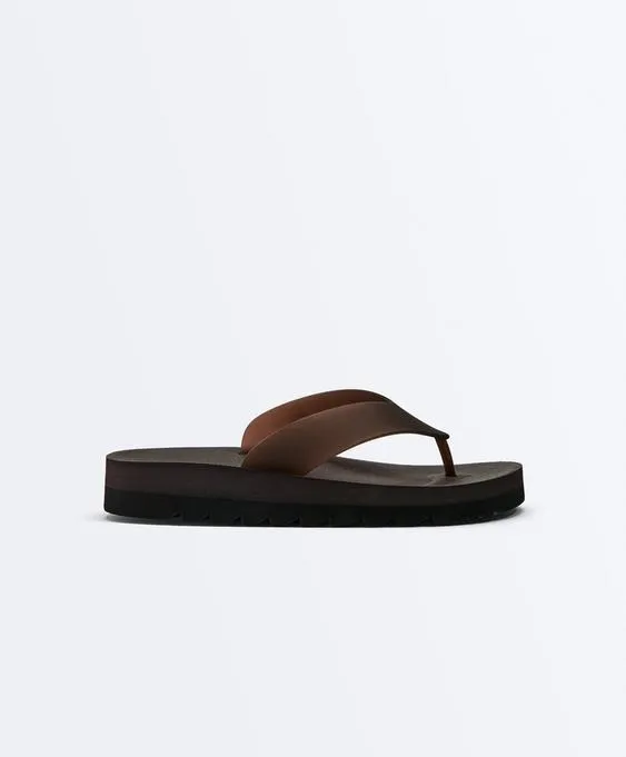 OYSHO Пляжные сандалии на платформе