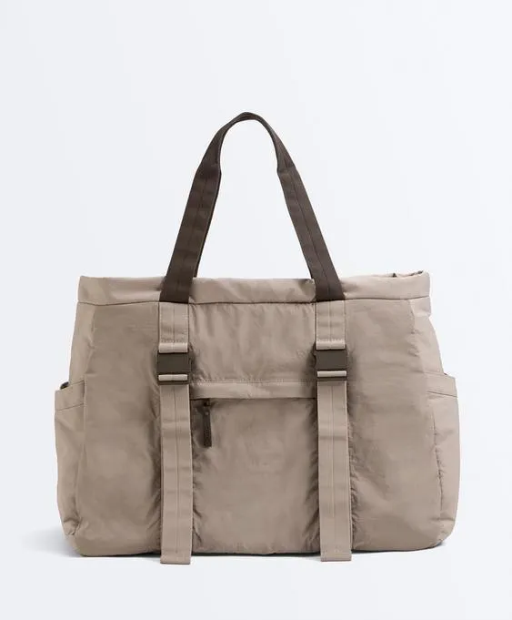 Adjustable strap tote bag