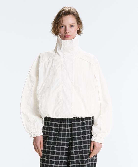 OYSHO Укороченная водоотталкивающая куртка TRACK с высоким воротником