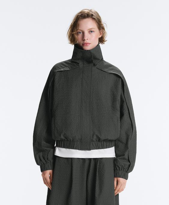 OYSHO Куртка TRACK из водоотталкивающего нейлона в клетку купить с доставкой.