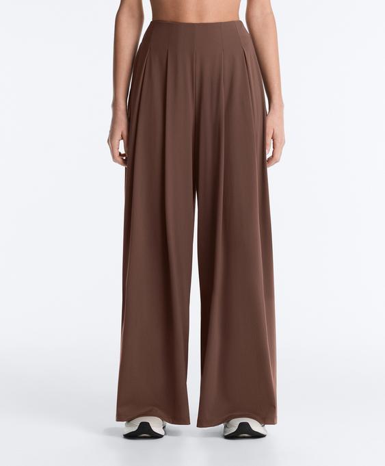 OYSHO Широкие брюки LIGHT TOUCH с защипами купить с доставкой.