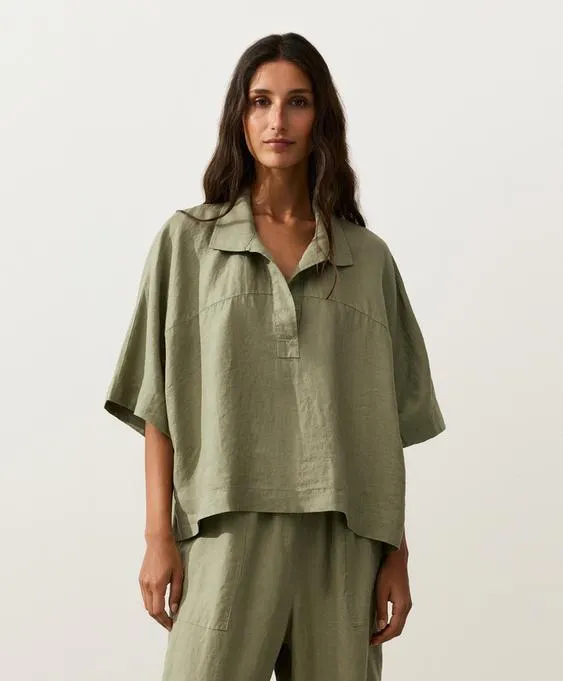 Рубашка оверсайз из 100%-го льна с короткими рукавами- Заказать в России