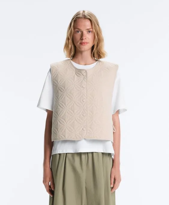 Тонкий стеганый жилет виши с цветочным принтом- Заказать в России