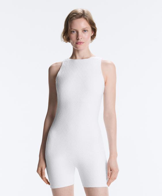 OYSHO Короткий комбинезон COMFORTLUX с вышивкой
