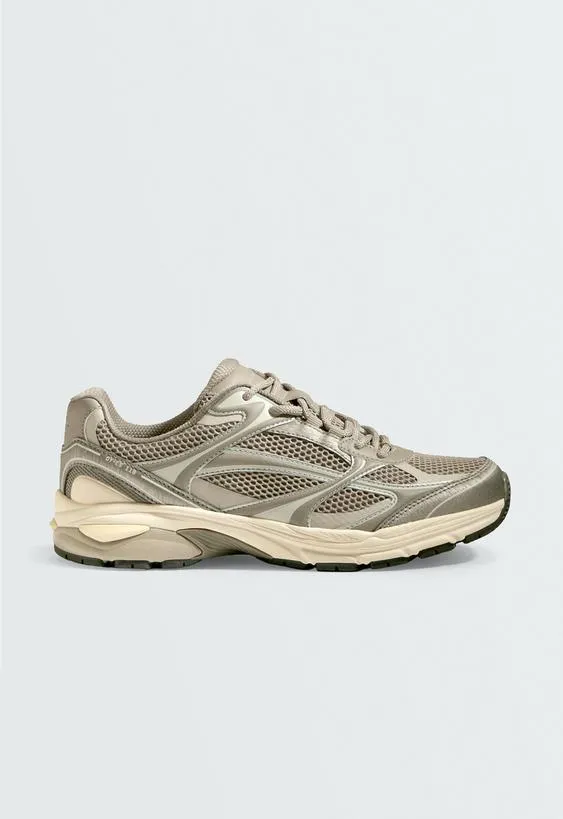 Повседневные многослойные кроссовки