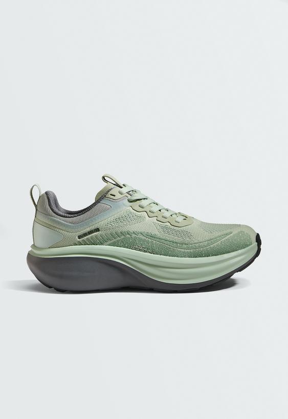 OYSHO Кроссовки RUNNING OY/ER 835 V2 купить с доставкой.
