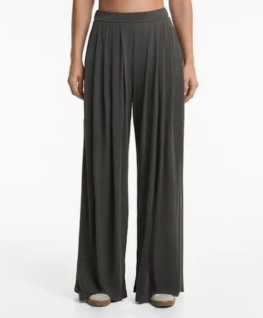 Объемные широкие брюки из струящегося смесового модала