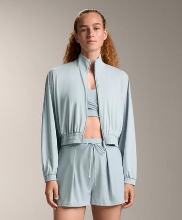 OYSHO Куртка LIGHT TOUCH из прохладной на ощупь ткани купить с доставкой.