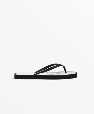 TEXTURED BEACH SANDALS