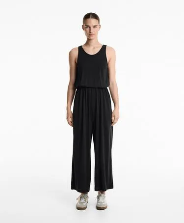 Легкий миди-комбинезон на завязках с модалом