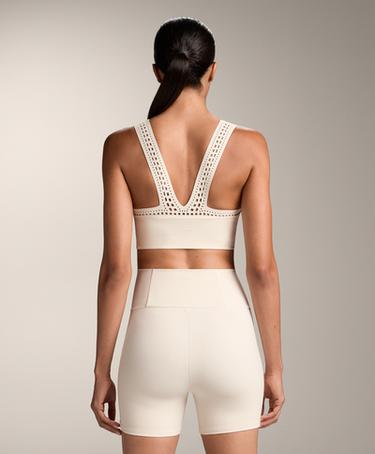 OYSHO Компрессионный топ с вырезанными элементами