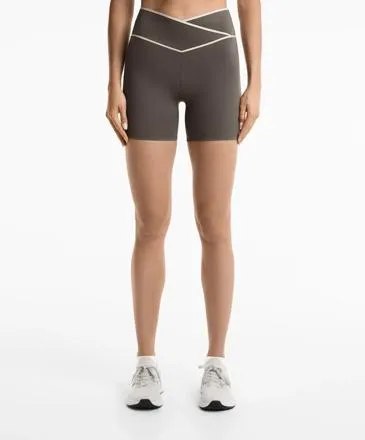 PERFECT-ADAPT CROSSOVER V-CUT WAIST 10CM HOT PANTS