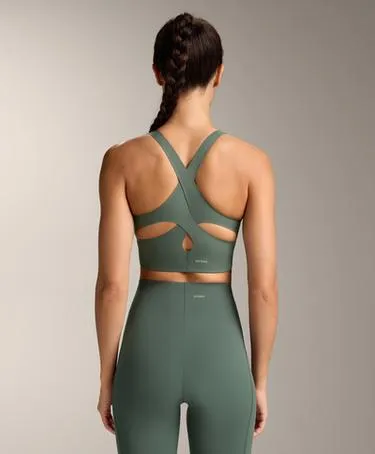 Топ с перекрещивающейся спинкой легкого прикосновения