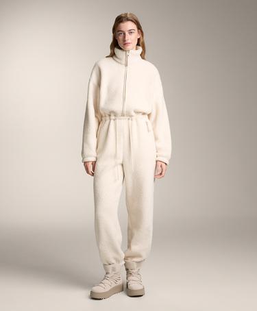 OYSHO Легкий комбинезон из искусственной овчины с регулируемой талией купить с доставкой.