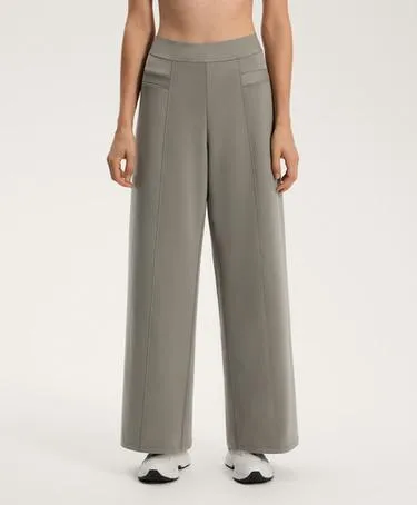 Брюки-баллоны с эффектом неопрена