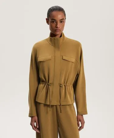 Куртка с карманами и регулируемым поясом из мягкой ткани с модалом- Заказать в России