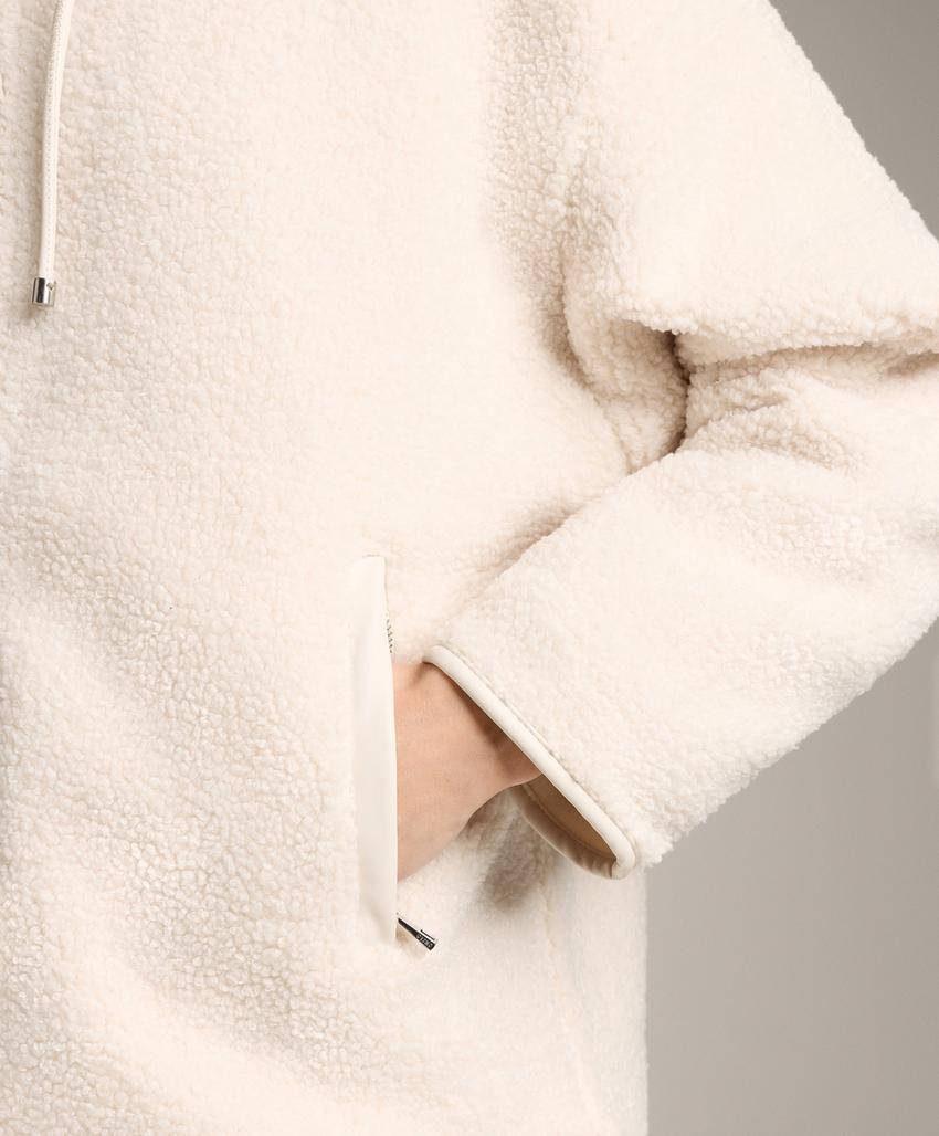 Полушубковая куртка с капюшоном из искусственного меха