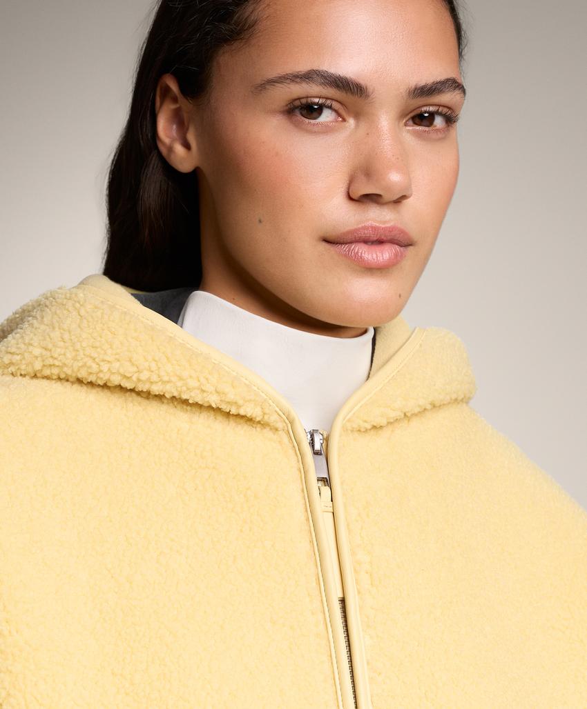 Куртка из искусственной овчины с капюшоном