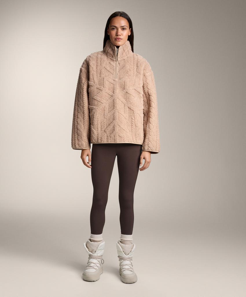 Толстовка из искусственной овчины со снежинками