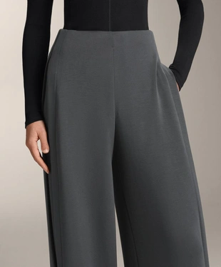 Широкие брюки из модала с мягкой на ощупь тканью и боковой складкой- Заказать в России