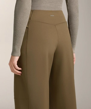 Прямые брюки HIGH RISE с эффектом неопрена- Заказать в России