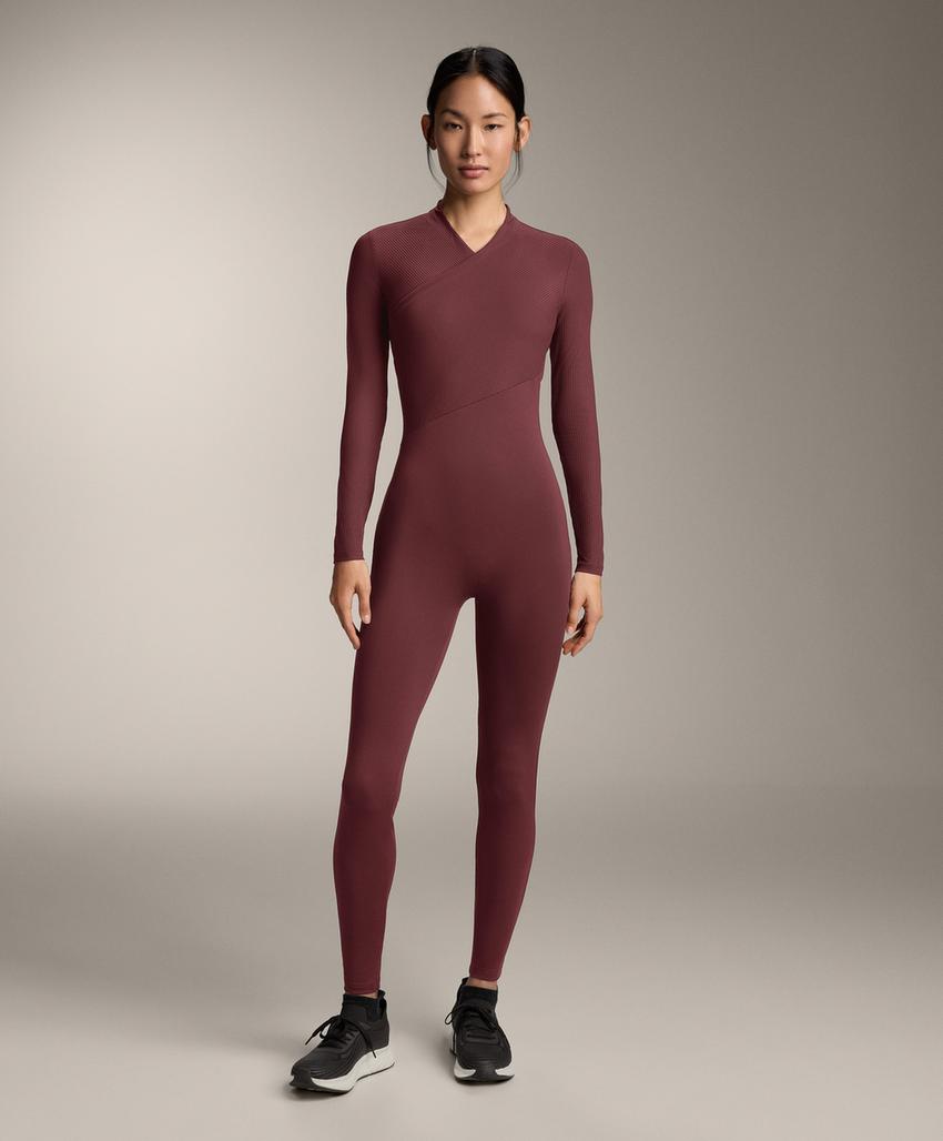 Длинный комбинезон Comfortlux с перекрестными деталями и длинным рукавом