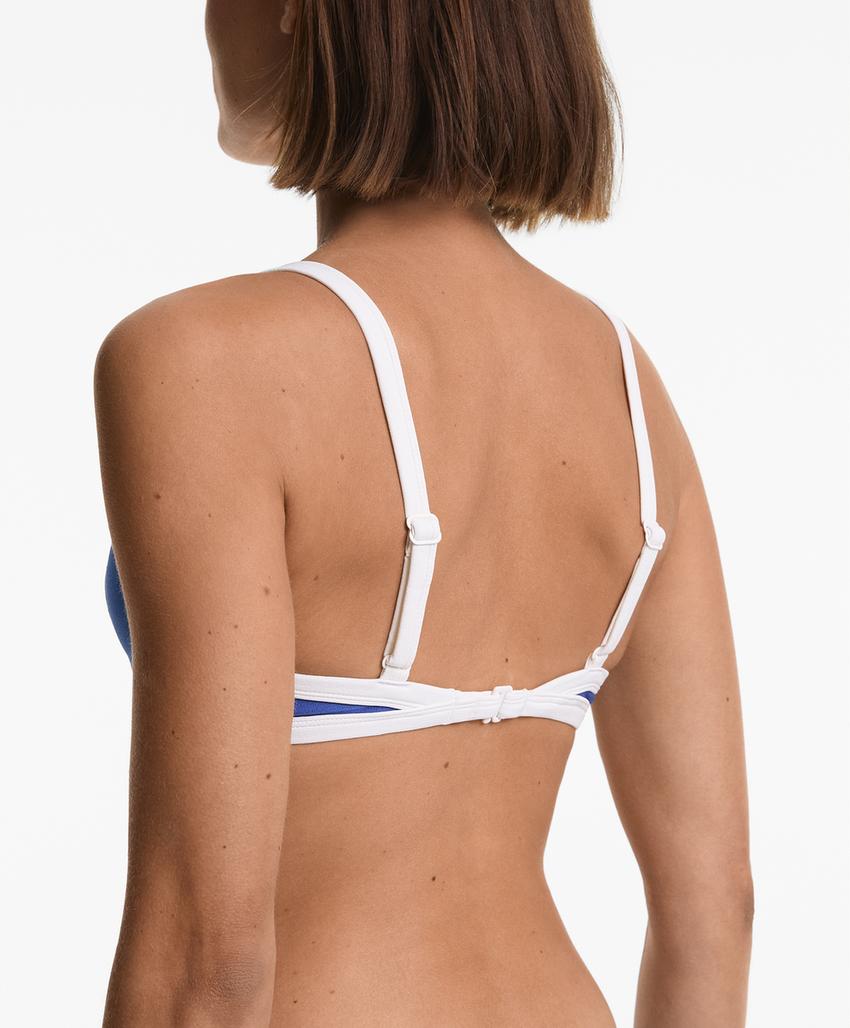 Треугольный бикини с контрастной отделкой