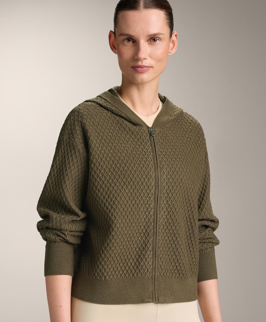 Вязаная куртка с капюшоном