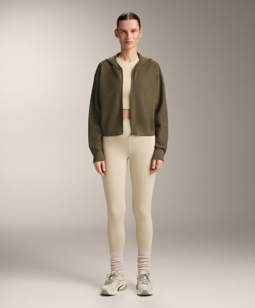 Вязаная куртка с капюшоном