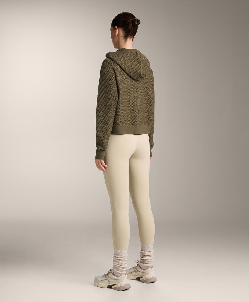 Вязаная куртка с капюшоном